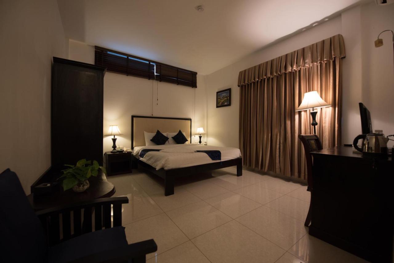 Homesyn Hotel Phnom Penh Exterior photo
