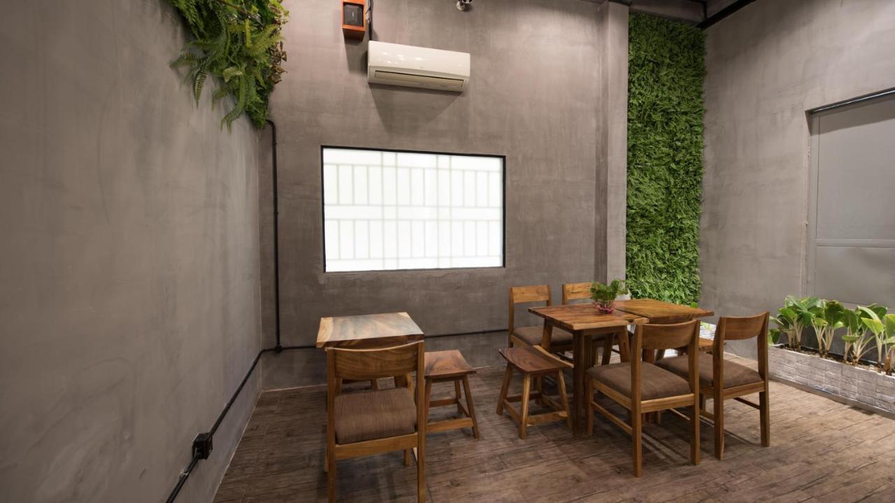 Homesyn Hotel Phnom Penh Exterior photo