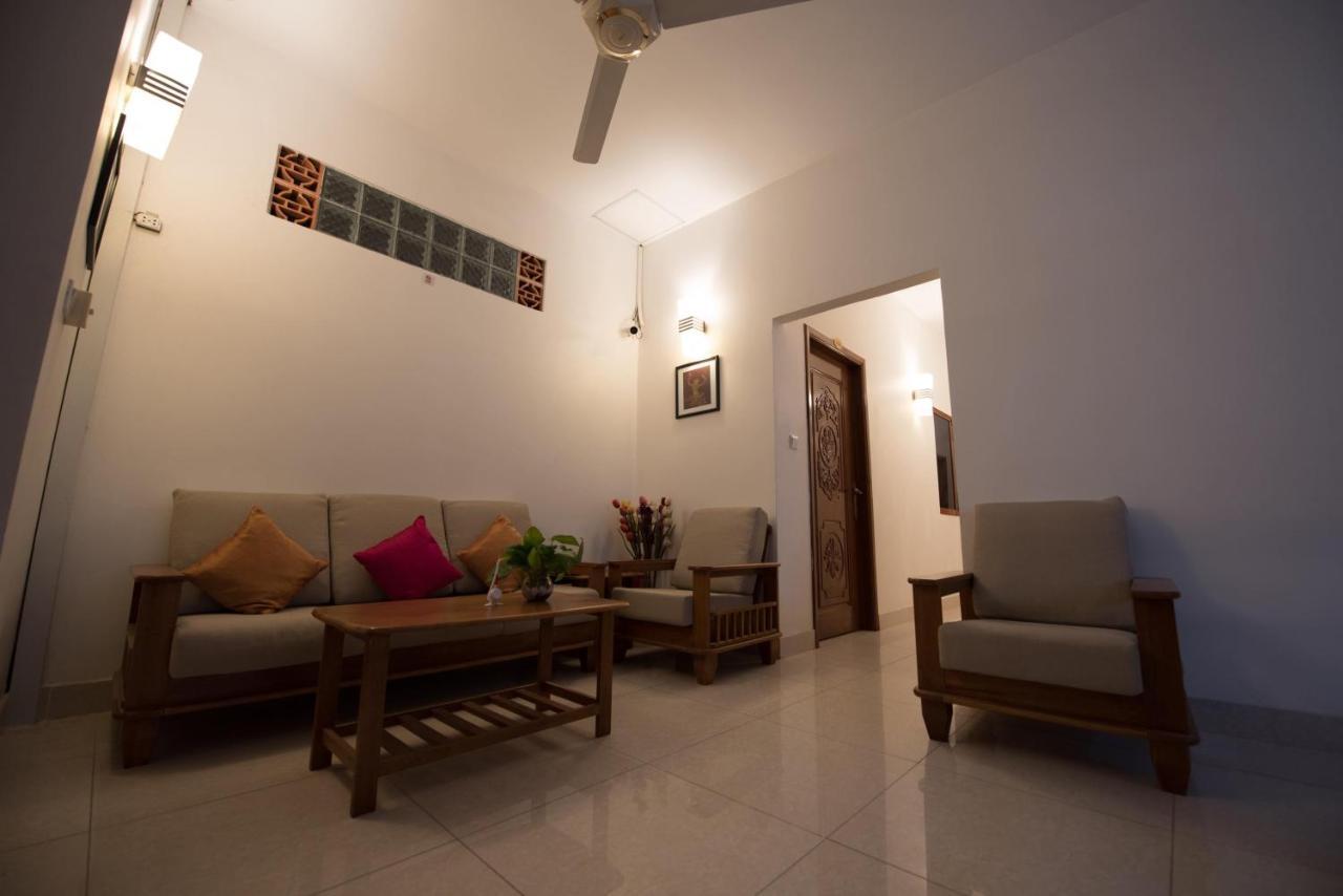 Homesyn Hotel Phnom Penh Exterior photo