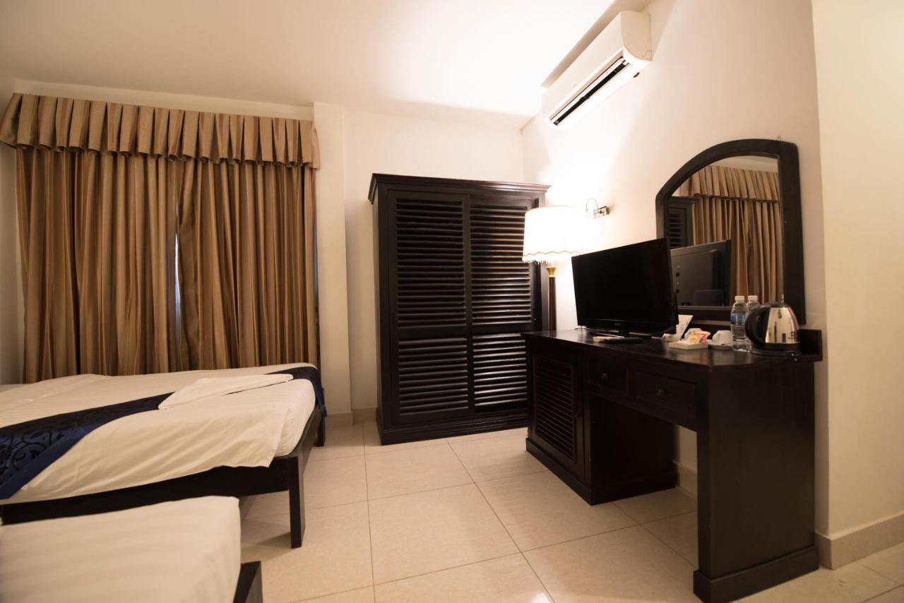 Homesyn Hotel Phnom Penh Exterior photo