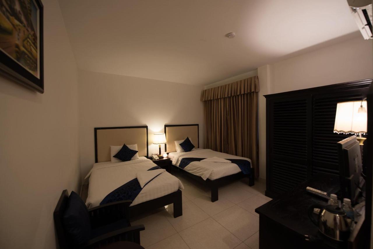Homesyn Hotel Phnom Penh Exterior photo