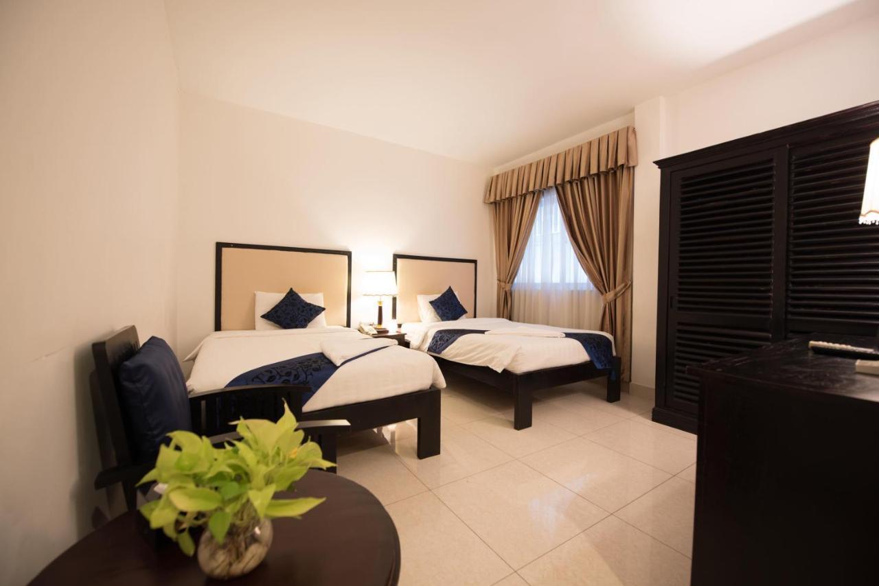 Homesyn Hotel Phnom Penh Exterior photo