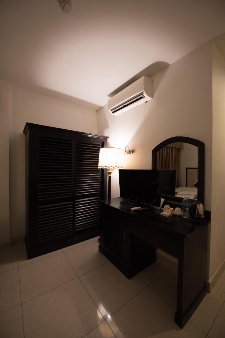Homesyn Hotel Phnom Penh Exterior photo