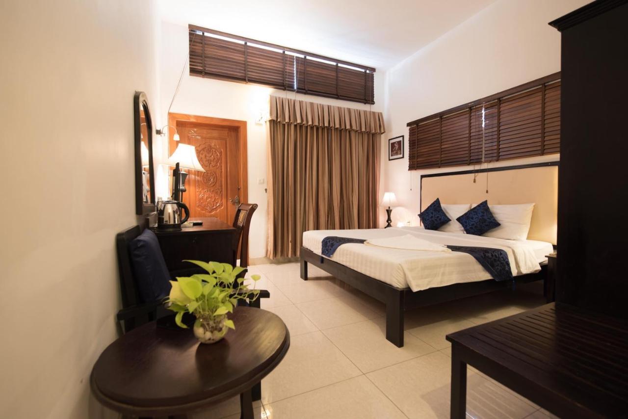 Homesyn Hotel Phnom Penh Exterior photo